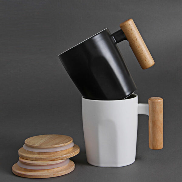 Ceramic cup with wooden lid